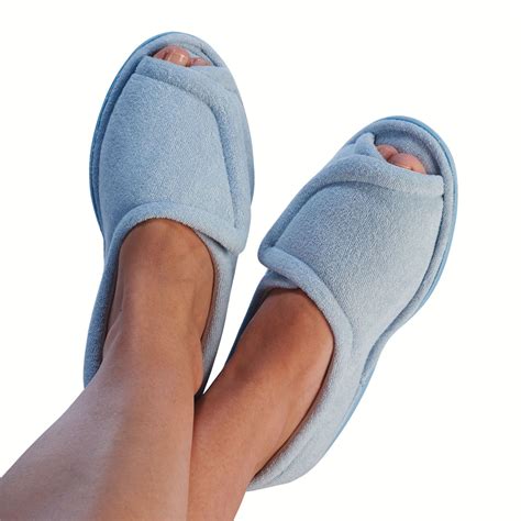 15 Best Slippers for Women 2024, According to Pros .